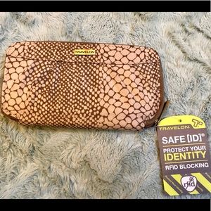 Travelon RFID-Blocking Wallet/Wristlet